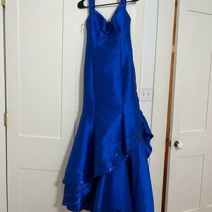 Ellie Wilde Size 2 formal gown!